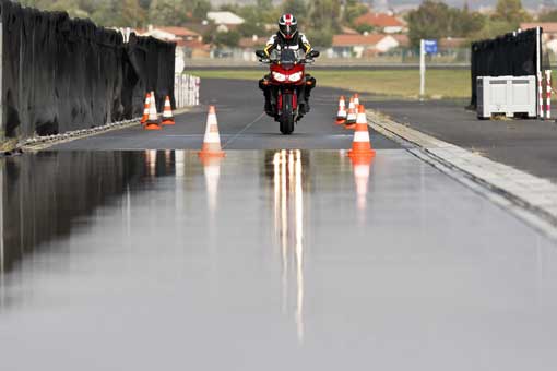 Michelin Pilot Road 3 Nassbremsen